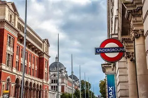 Charming Beau 2-Bed Haven Near Harrods