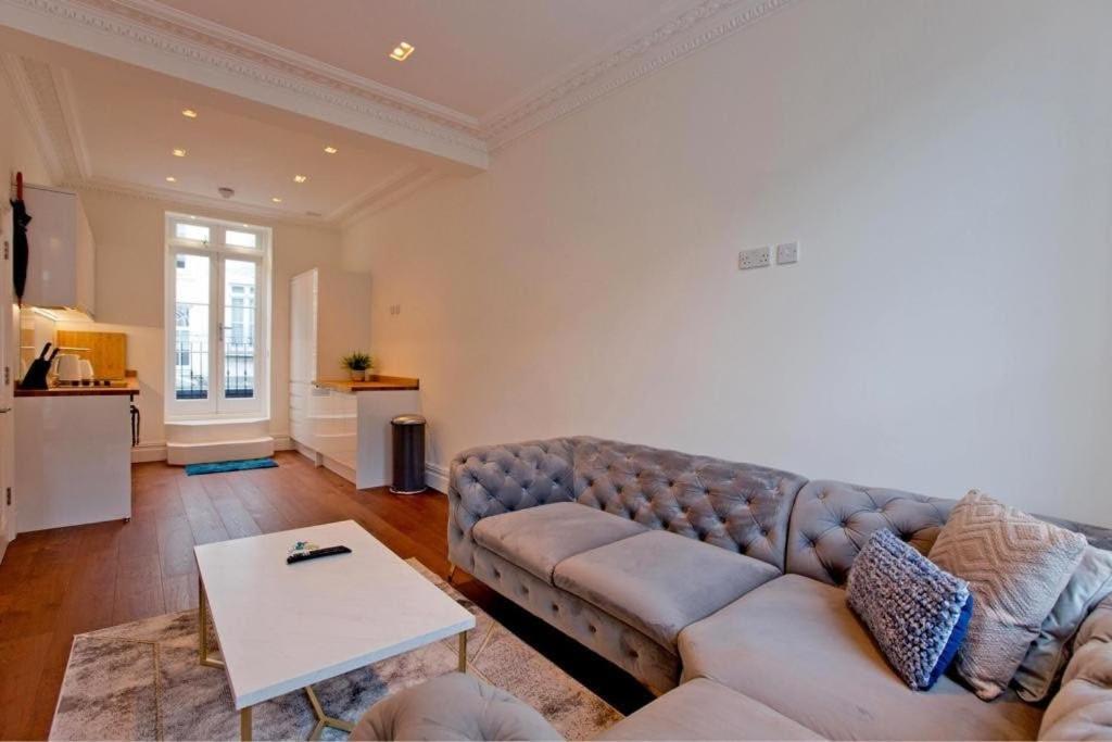 Charming Beau 2-bed Haven Near Harrods Appartamento Londra