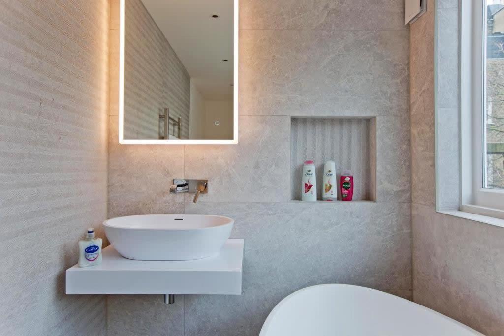Charming Beau 2-bed Haven Near Harrods *