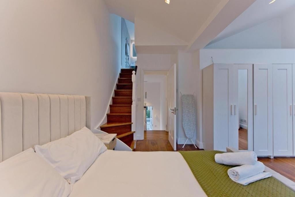 Charming Beau 2-bed Haven Near Harrods * Londra