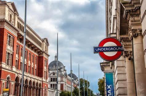 Charming Beau 2-bed Haven Near Harrods Londra